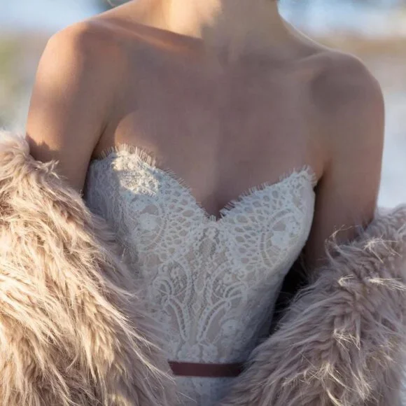 Willowby by Waters Geranium Wedding Dress - size 4, blush lining
